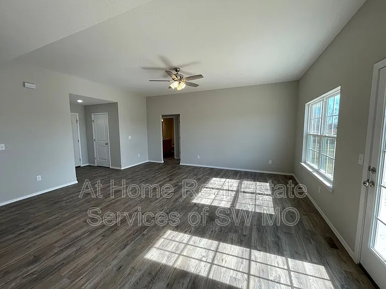204 E Seminole St — Photo 7