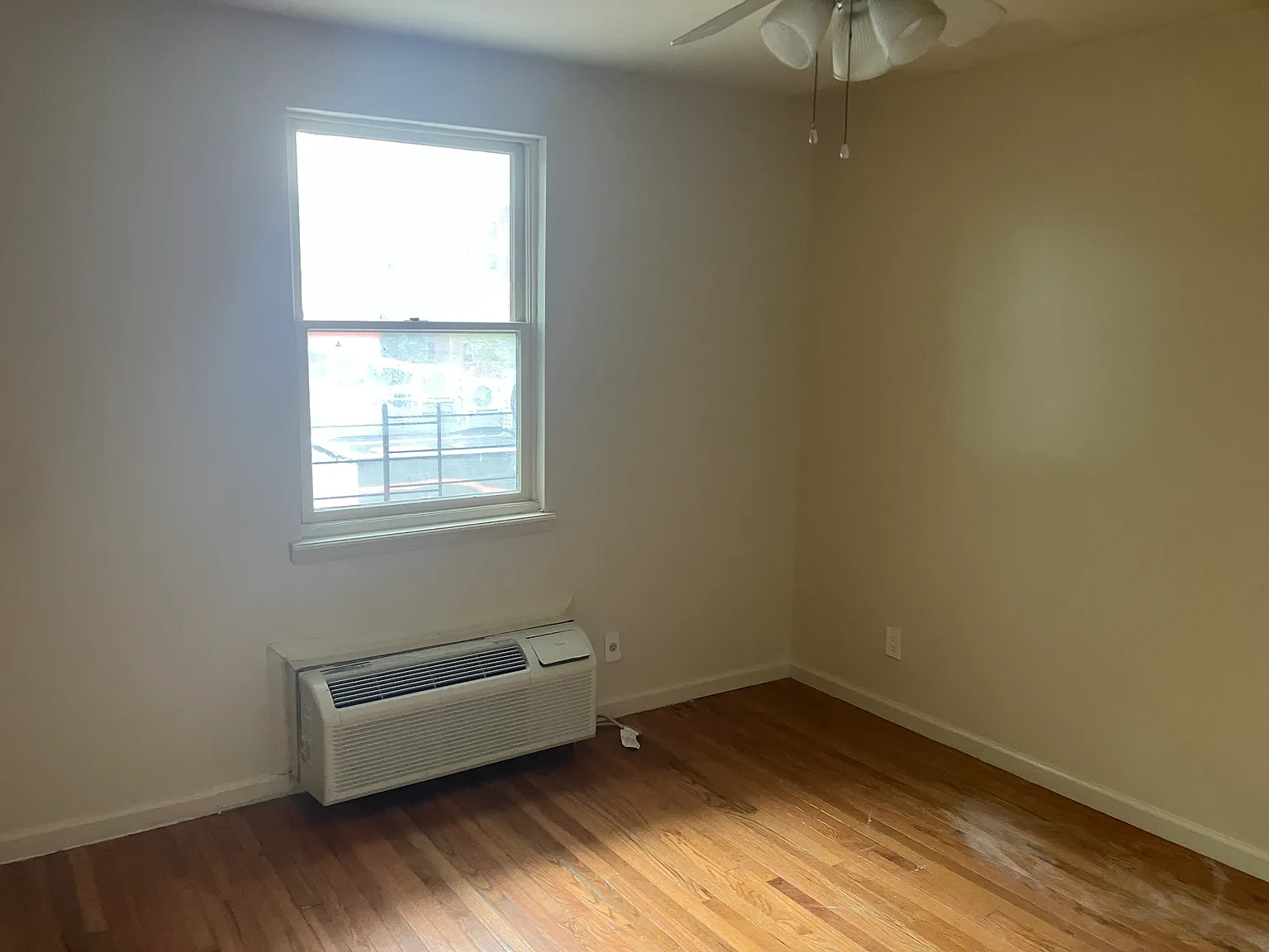 2 bed, 900 sqft, $2,700 — Photo 2