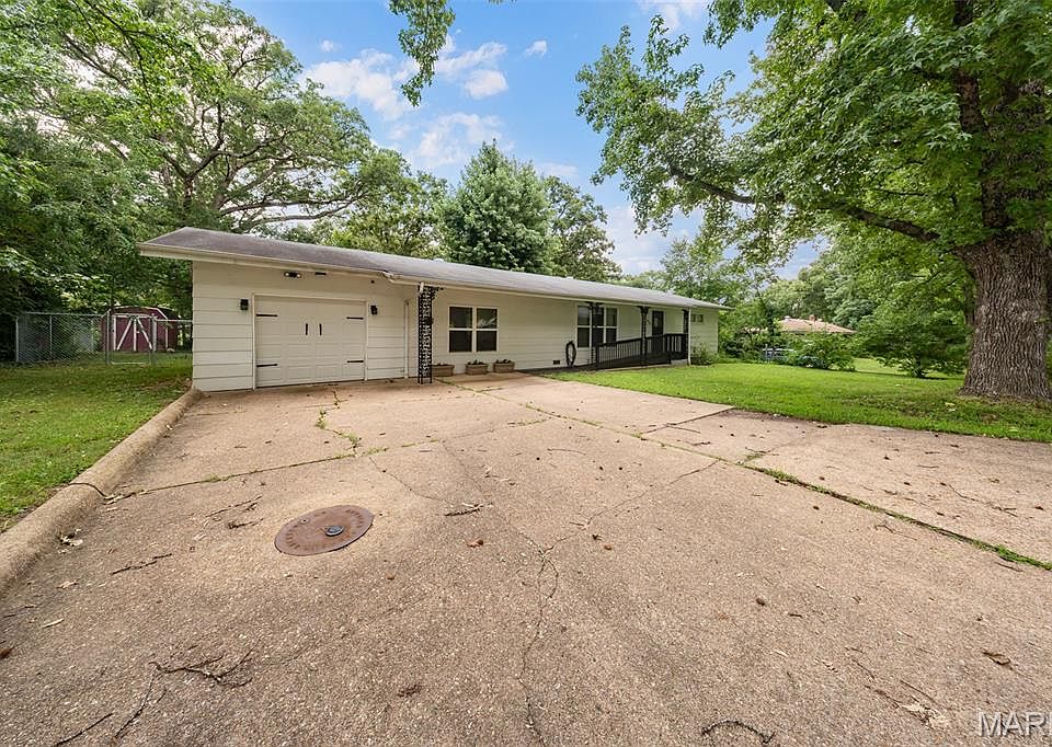 1st image of 435 Forest Ln