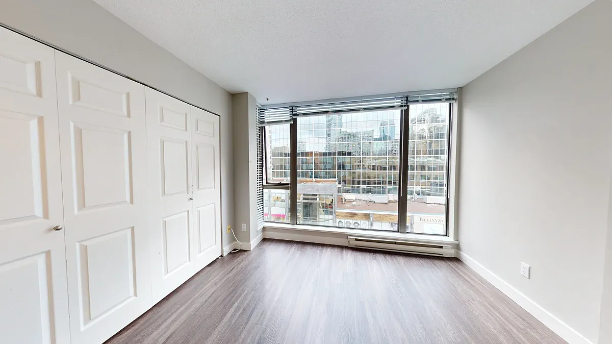 Building Photo - 1028 Alberni St #406