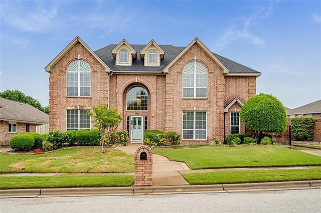 1st image of 2728 Woodbridge Dr