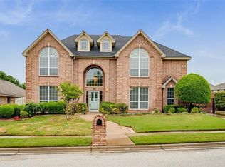 2728 Woodbridge Dr, Hurst, TX 76054
