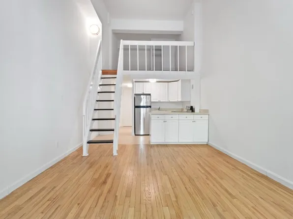 220 East 22nd Street 1G image 2 of 8
