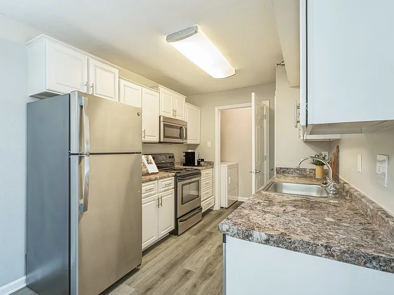 The Lexington Apartments — Photo 16
