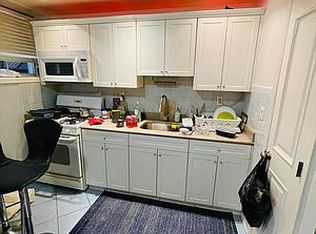 21-20 21st St #2B, Astoria, NY 11105