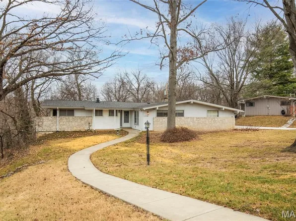 193 Horseshoe Dr, Saint Louis, MO 63122