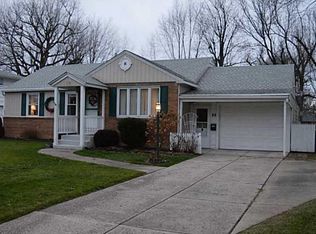 88 Millbrook Dr, Williamsville, NY 14221