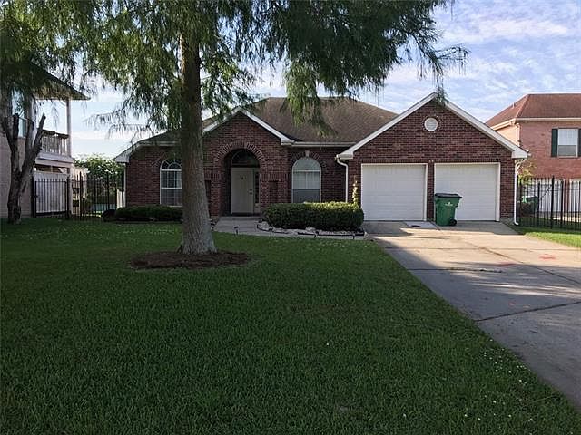 1st image of 39 Lake Lynn Dr