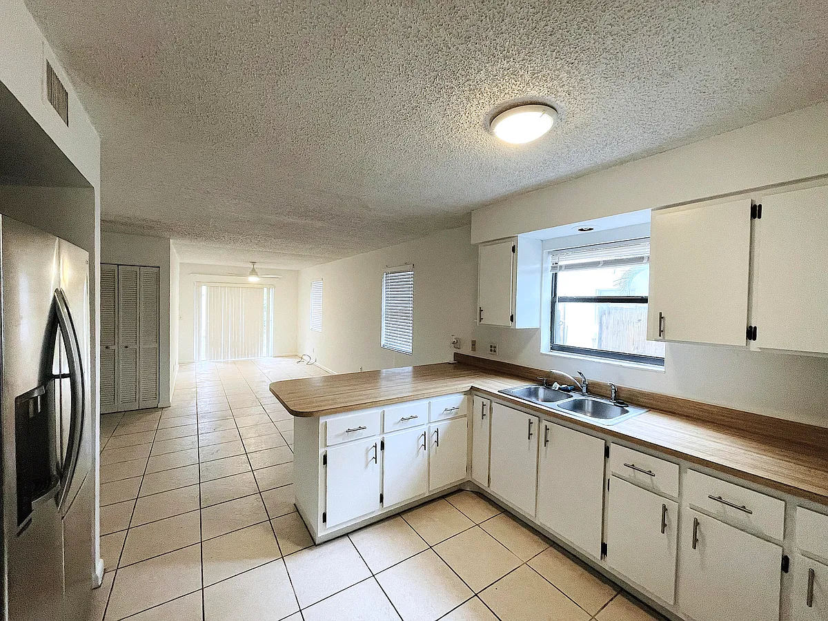 Building Photo - 308 Hernando St #A