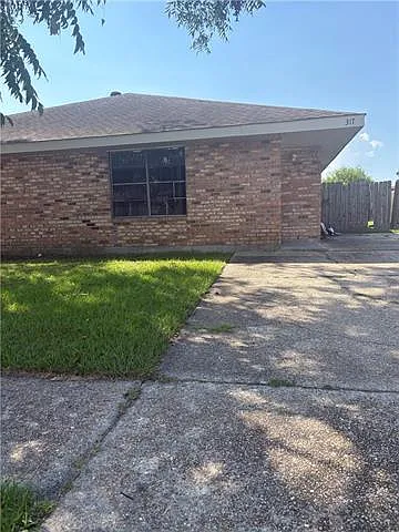 3 bed, 2.0 bath, 1300 sqft, $1,500 — Photo 1
