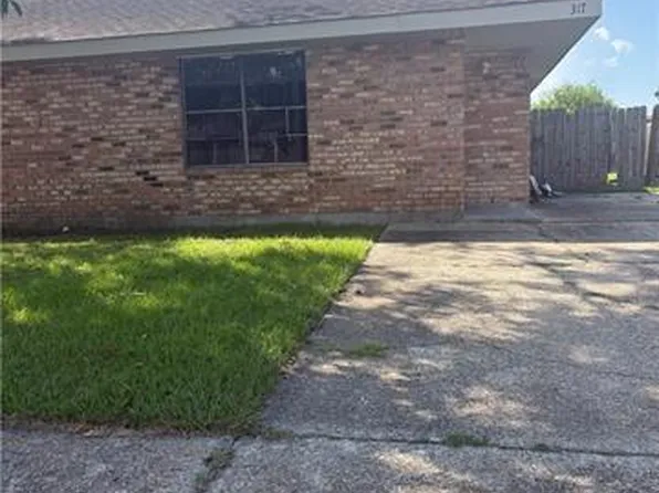 317 Meadows Dr, Destrehan, LA 70047