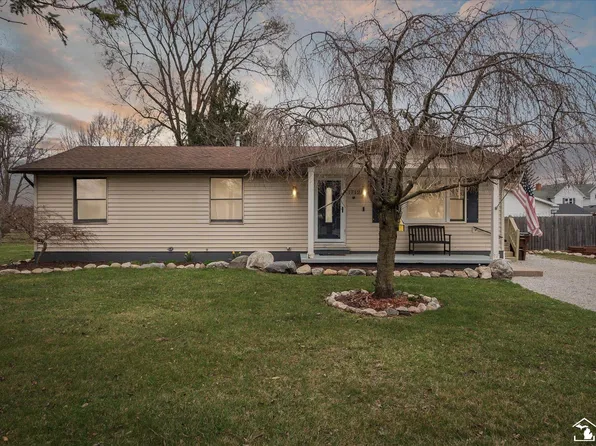 1712 Center St, Carleton, MI 48117