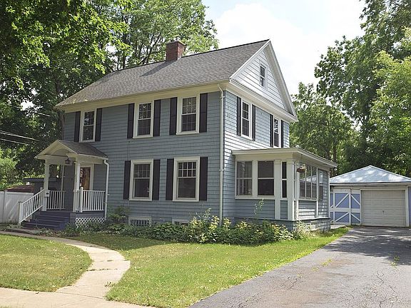 2nd image of 3202 Crescent Pkwy