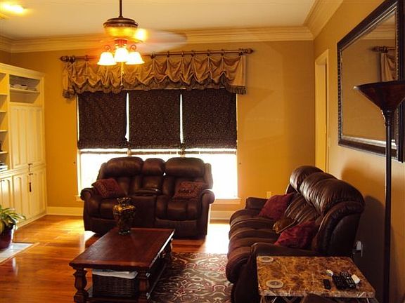 5th image of 17454 Karen Dr