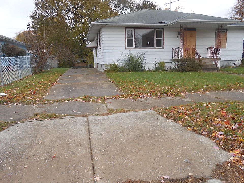 1st image of 440 156th Pl