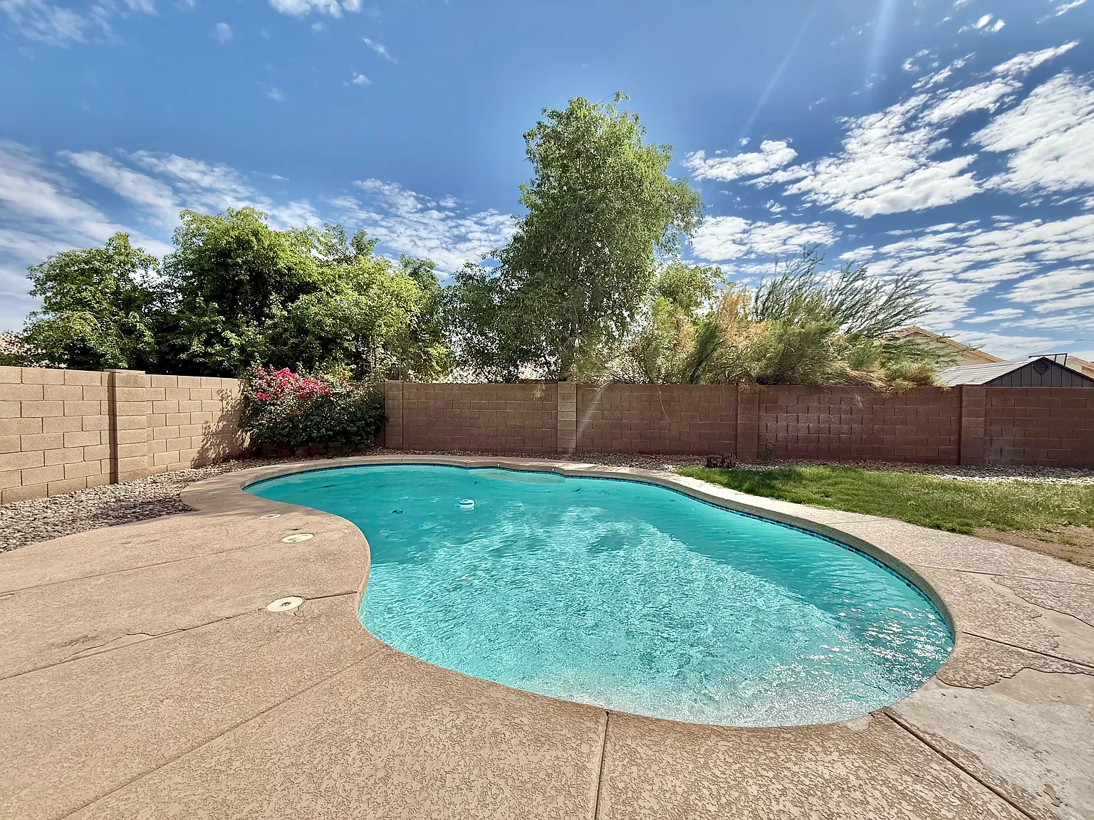 3-Bedroom home with pool! — Photo 2