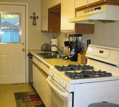 kitchen - these cabinets will be put in the garage and new ones to be hung.
