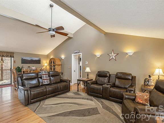 4th image of 100 Ridgeview Dr