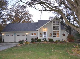 1188 Community Beach Rd, Centralia, IL 62801