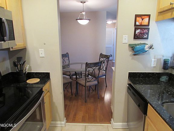 3rd image of 2421 Beachview Dr #G-15-103