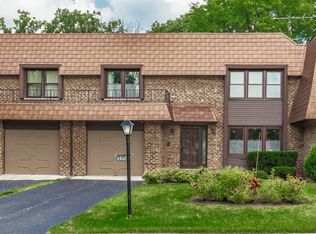 3932 Dundee Rd, Northbrook, IL 60062