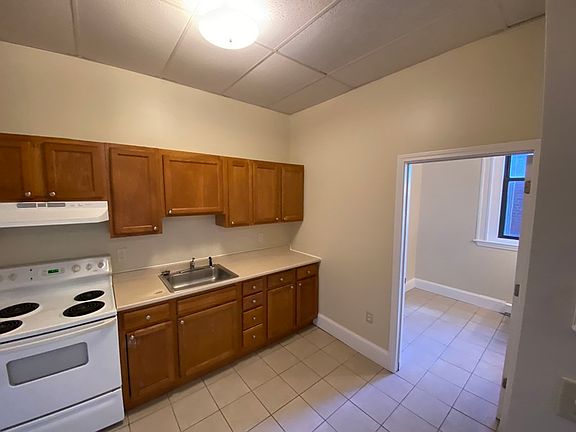 4th image of 11 Lawrence St Suite 810