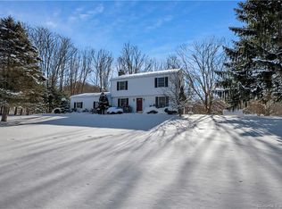 3 Hunting Ridge Rd, Newtown, CT 06470