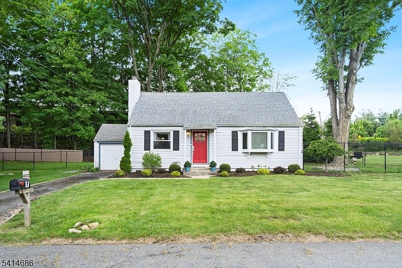 1st image of 17 Woodstone Rd