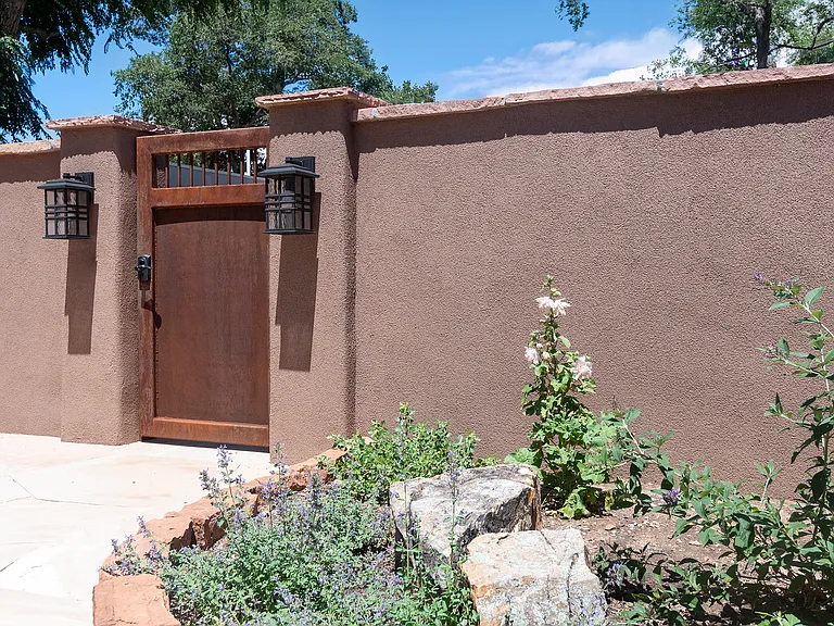 1713 Paseo De Peralta — Photo 23