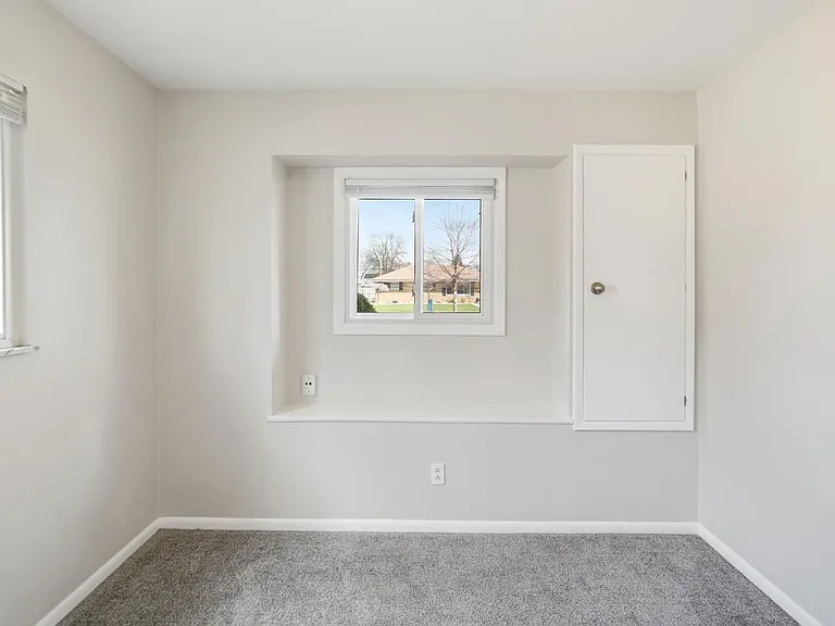 5159 Grosse Point Pkwy — Photo 21
