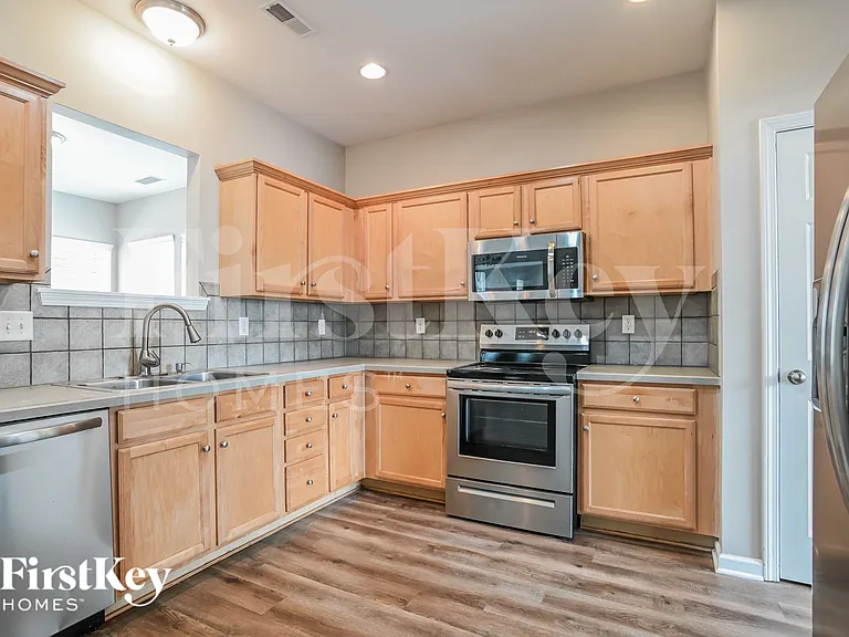 723 Marthas View Dr — Photo 7