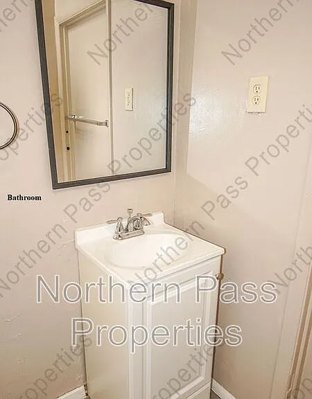 1111 N Cotton St #E — Photo 7