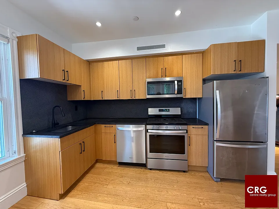 83-84 Gardner St #200L
