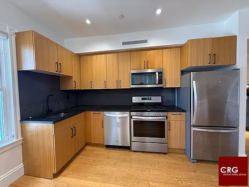 83-84 Gardner St #200L Photo 1