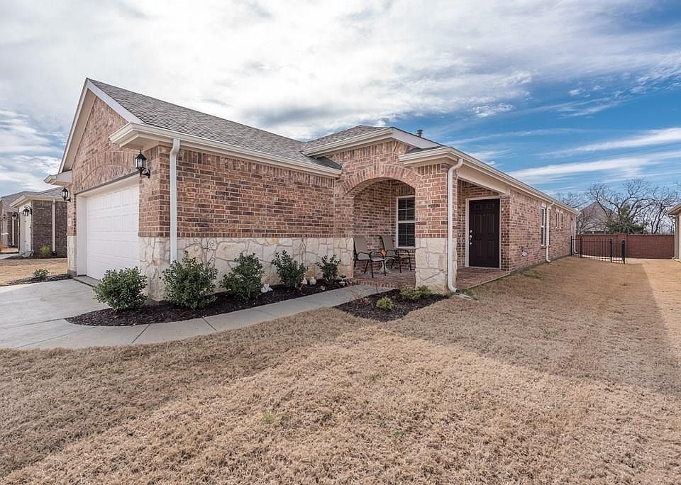 1st image of 6727 Hickory Creek Dr