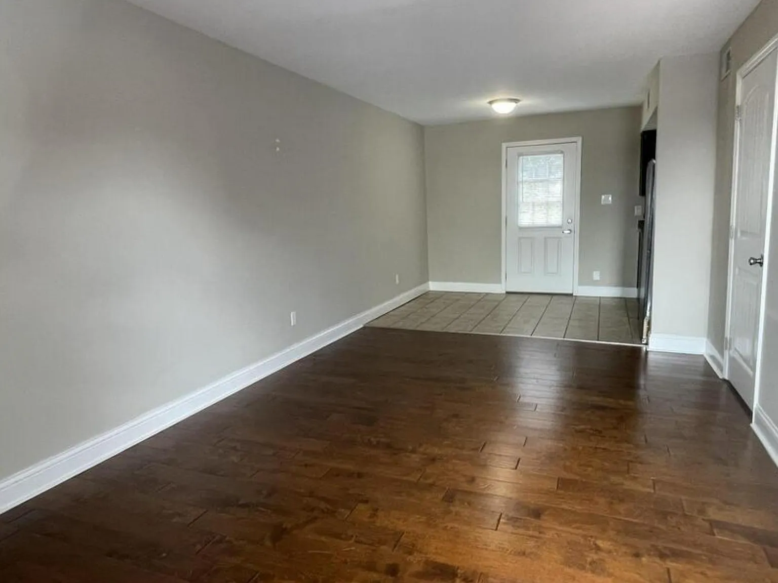 916 Villa Dr — Photo 2