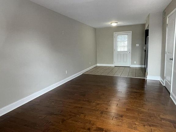 2nd image of 916 Villa Dr #21