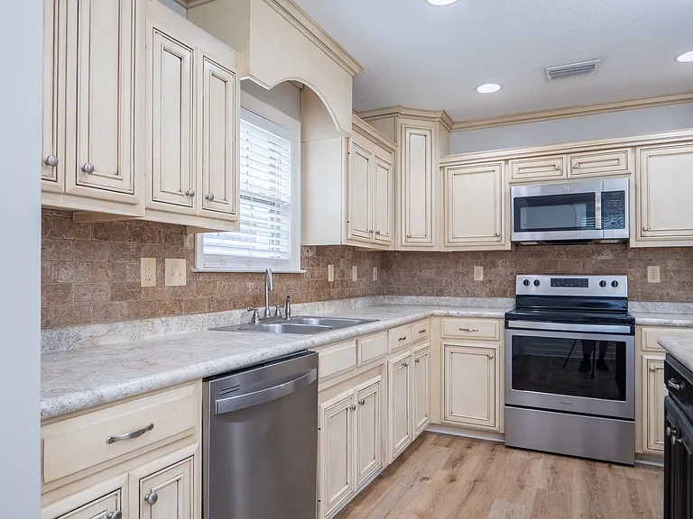 4251 Shadow Garden Dr — Photo 12