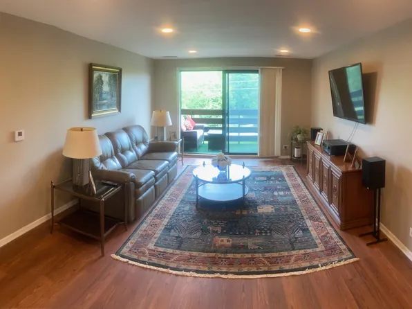 2000 Chestnut Ave, Glenview, IL
