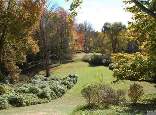 158 Feeks Ln, Locust Valley, NY 11560