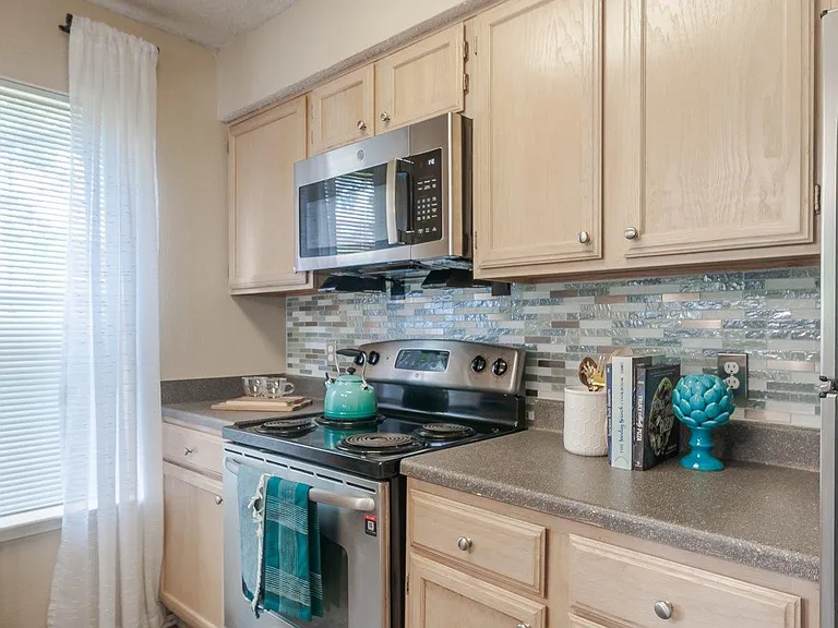 Club at North Hills Apartment Homes — Photo 1