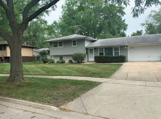 1800 Hartmann Dr, Schaumburg, IL 60193