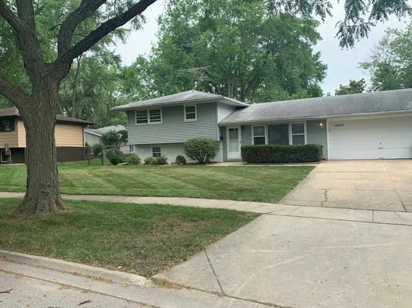 1800 Hartmann Dr, Schaumburg, IL 60193