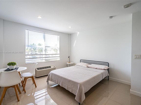 5th image of 924 Marseille Dr APT 24