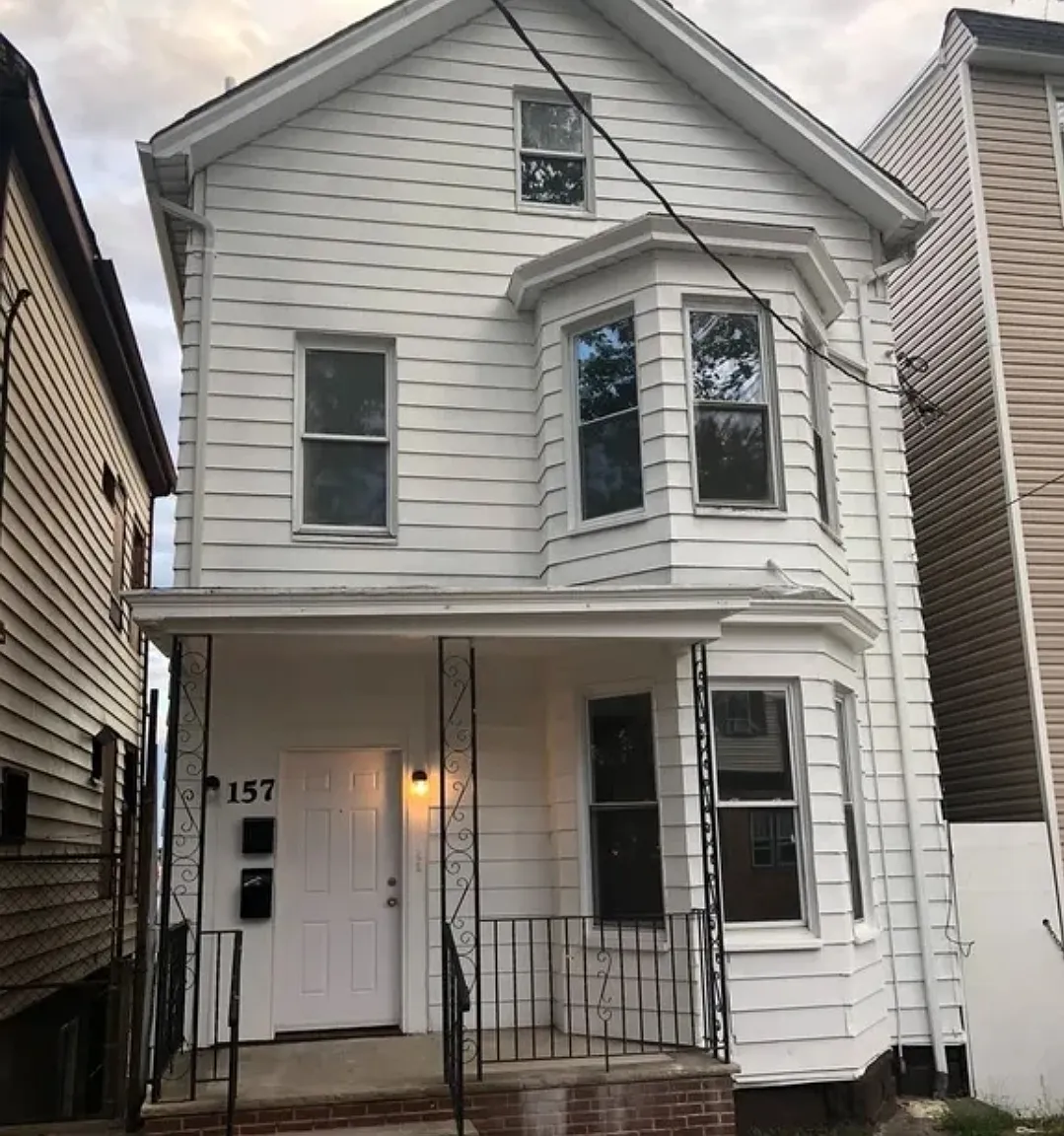 4 bed, 1000 sqft, $2,500 — Photo 1