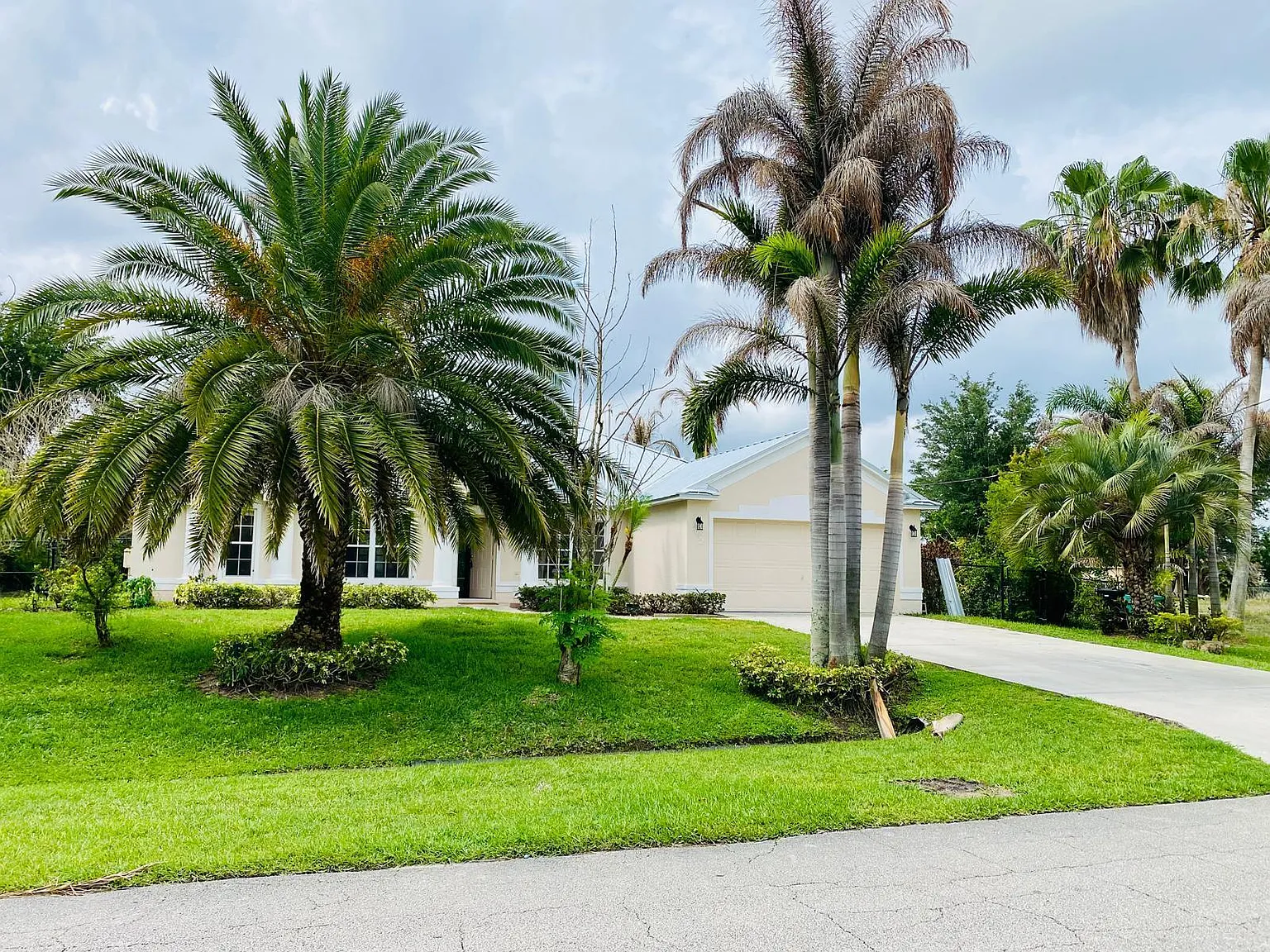 3 bed, 2.0 bath, 2006 sqft, $2,900 — Photo 1