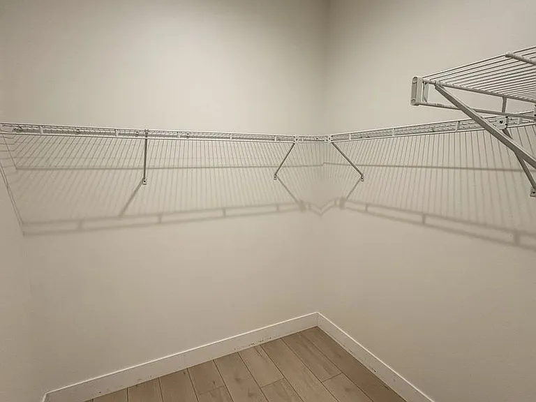Modern and Sleek 611 S Fagley Street Apartments! — Photo 14