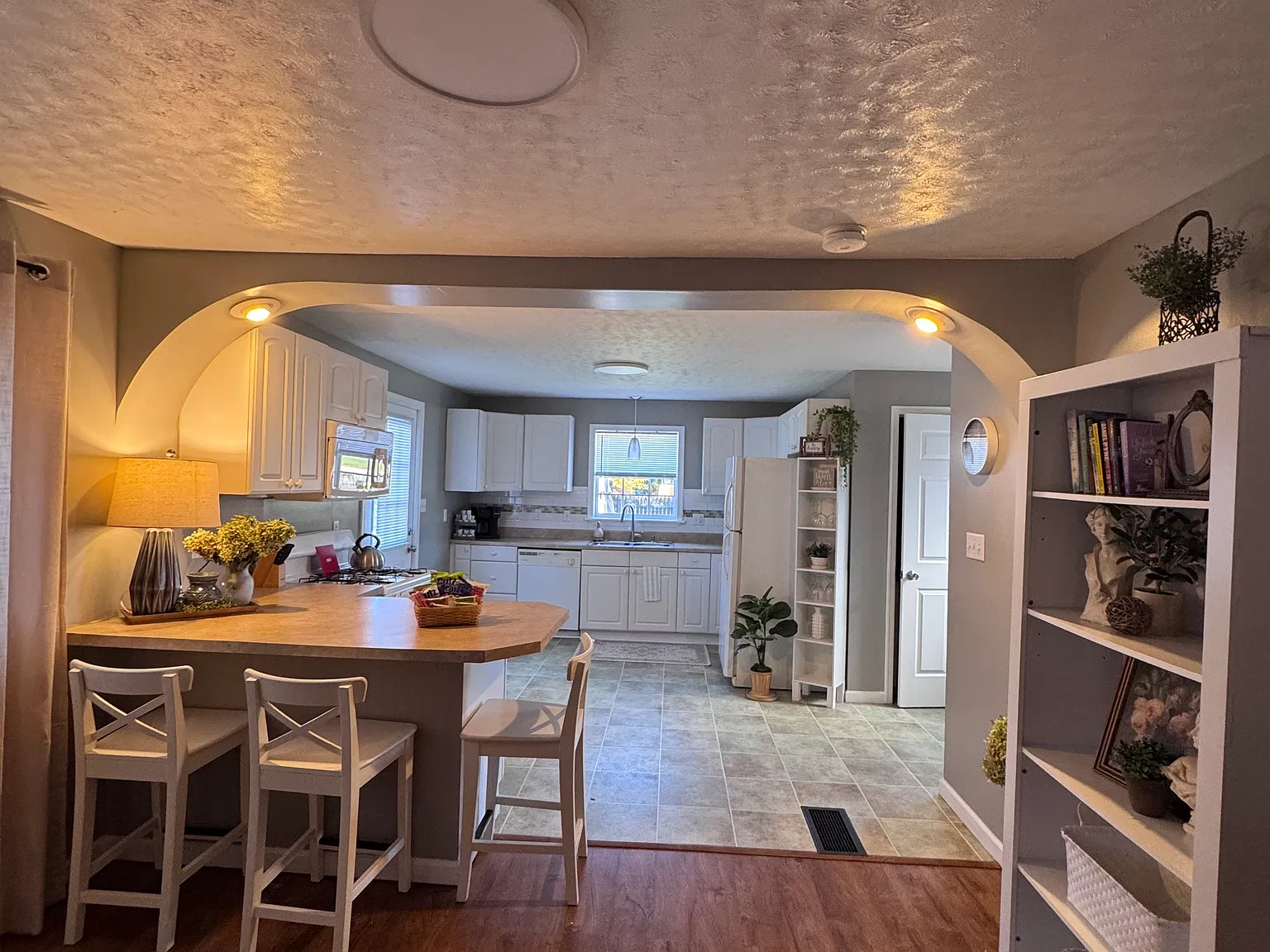 2 bed, 1.5 bath, 1200 sqft, $2,400 — Photo 3