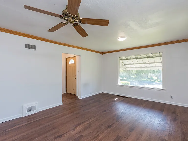 903 S McAlister Ave — Photo 6