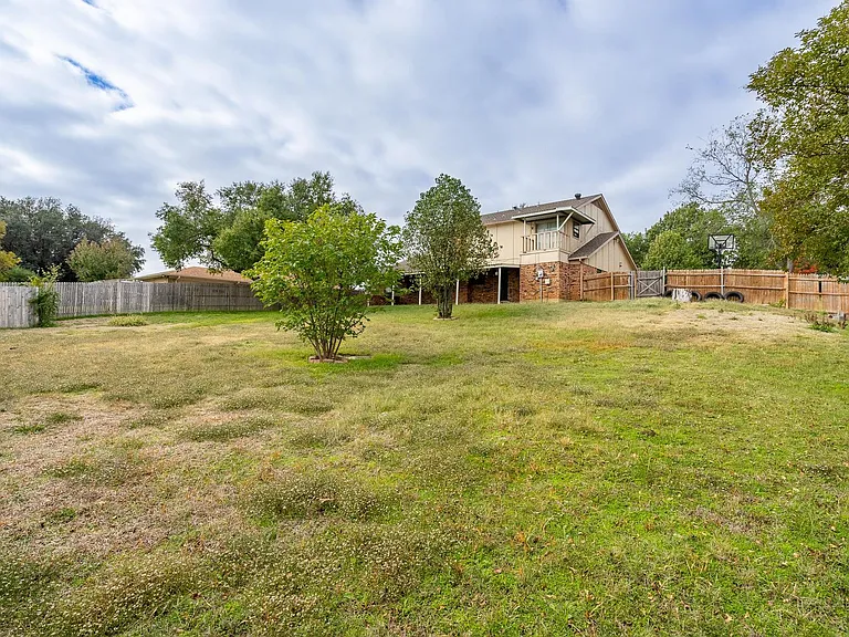 4212 Village Green Dr — Photo 28